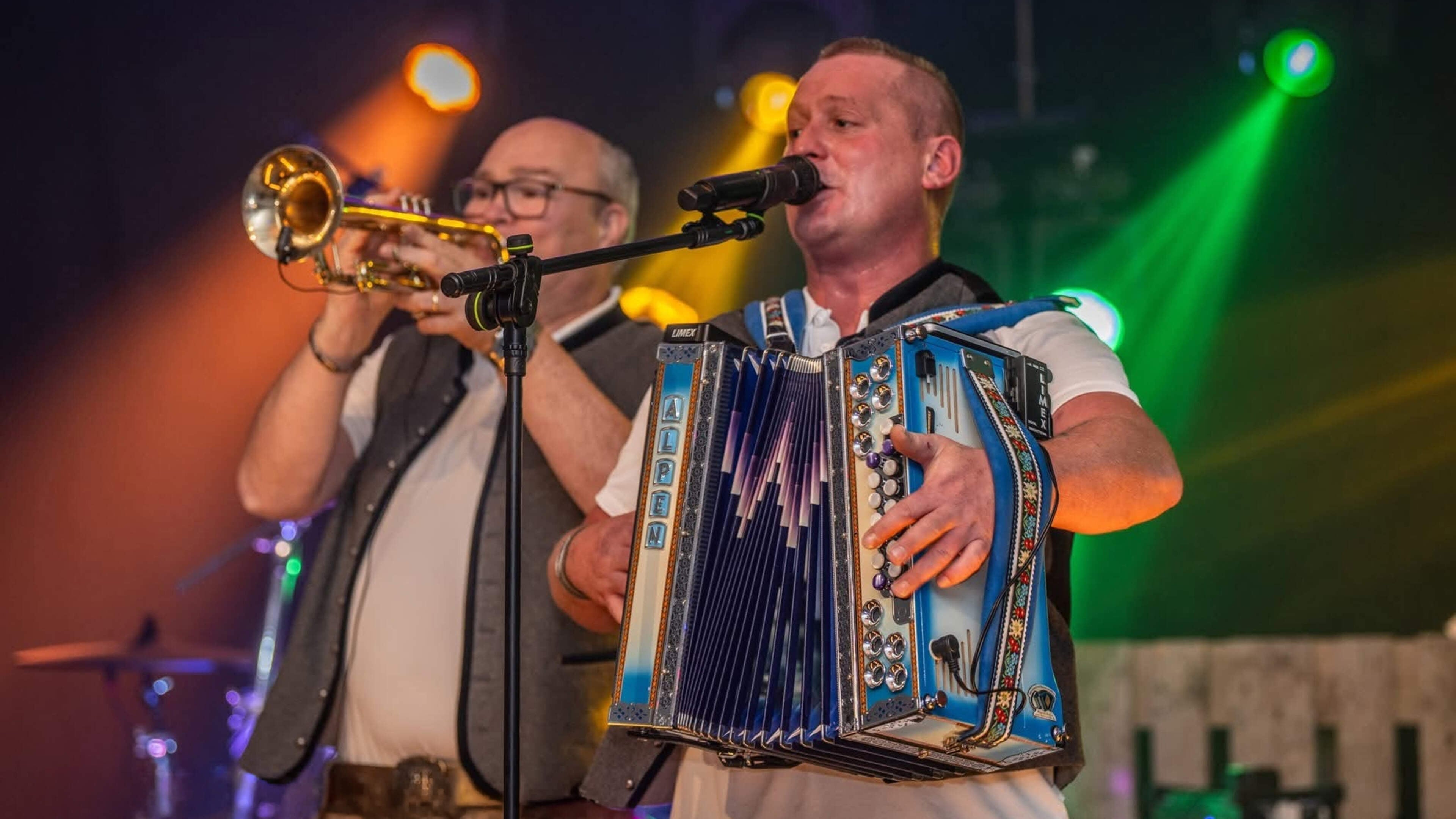 Alpenmuziek overspoelt Zuid-Limburg: ‘Wie het hoort, zit niet stil’